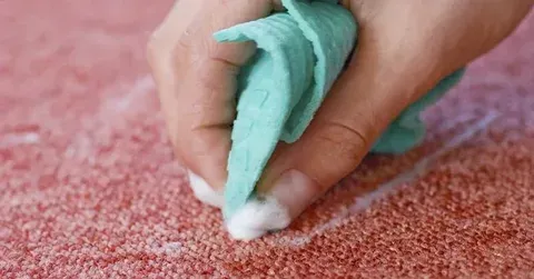 Farklı Kumaş Türlerinde Lekeleri Temizleme