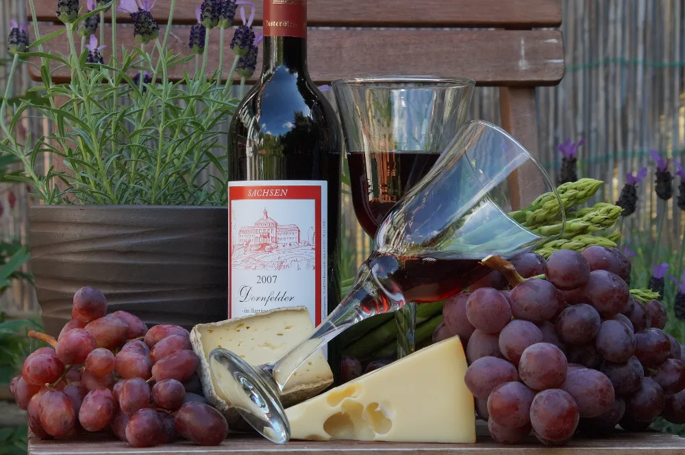 Halıdaki Kırmızı Şarap Lekeleri: Kolay Giderme Yöntemleri